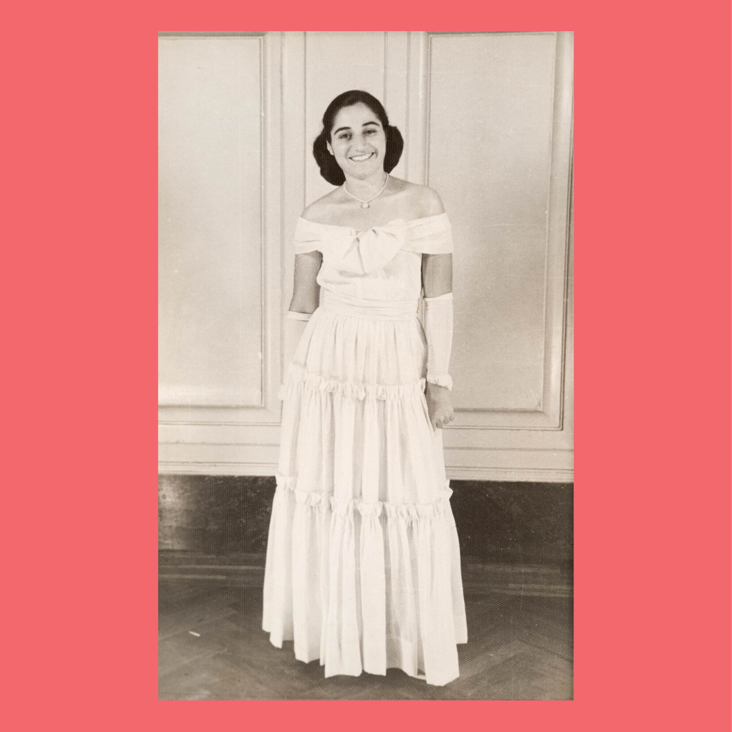 Elite Photos (Melbourne, active c. 1865–1950s), Eve S Weiss at the Dental Ball, 1948, photograph, 13.8 × 8.8 cm. HFADM 3311, gift of Kerry, Sally and Michael Landman 2016, Henry Forman Atkinson Dental Museum, University of Melbourne. 